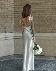 バックレスキャミソールのマキシ丈シルクドレス