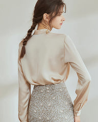 Vネック シルク プリーツブラウス