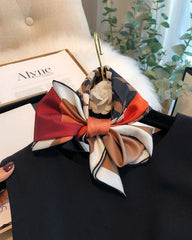 リーフシャドウ ジオメトリック シルクスカーフ