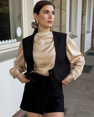 モックネック シルクブラウス パールボタン付き