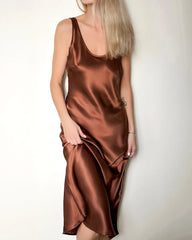 スクープネック ミディ丈 シルクスリップドレス