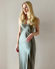 スクープネック ミディ丈 シルクスリップドレス