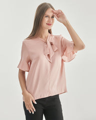 ラッフルデザインのボウタイネック シルクブラウス