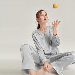 シルクVネックエレガントナイトウェア