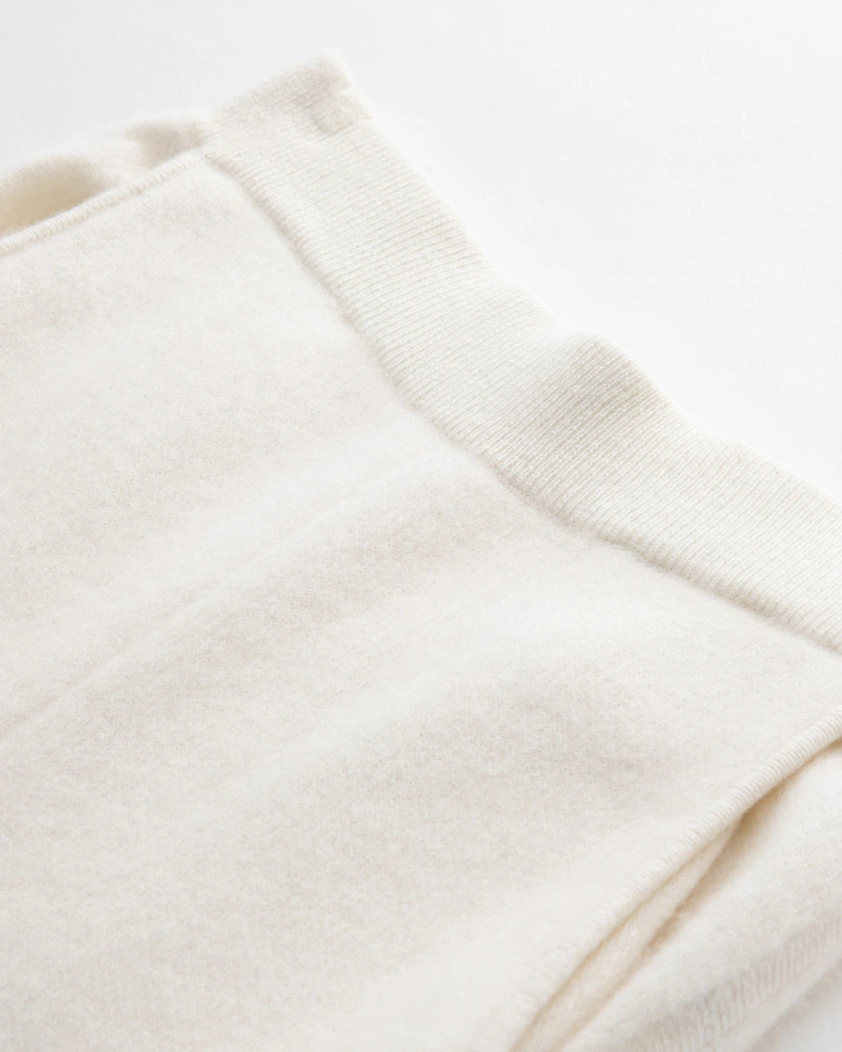 ポケット付きカシミヤウールフレアニットパンツ