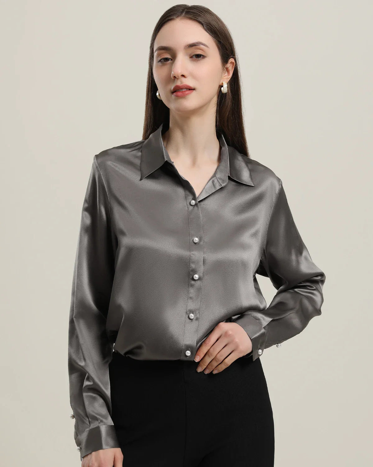 女性用クラシックシルクシャツ パールボタンデザイン