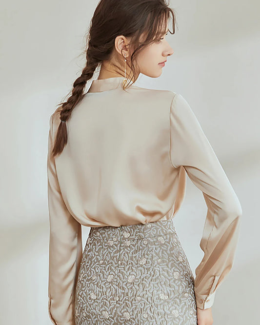 Vネック シルク プリーツブラウス