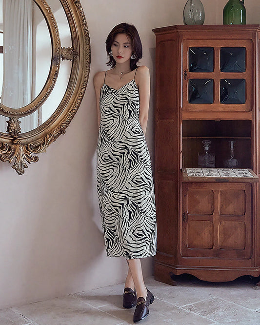 ゼブラ柄スパゲッティストラップシルクドレス