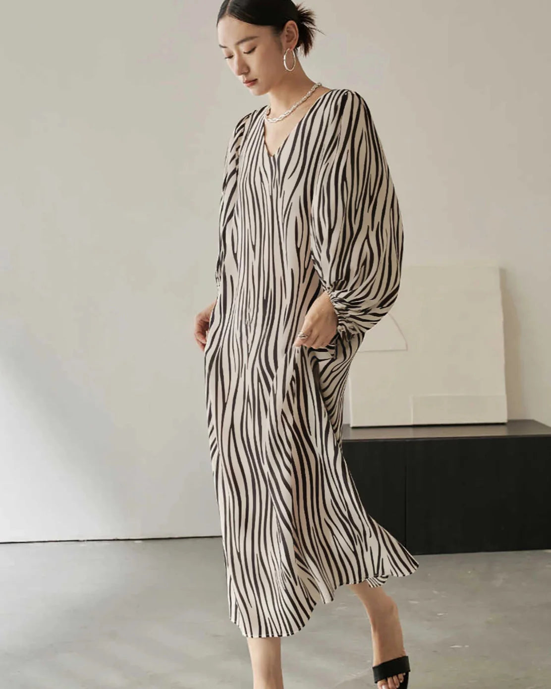 ゆったりゼブラ柄シルクドレス
