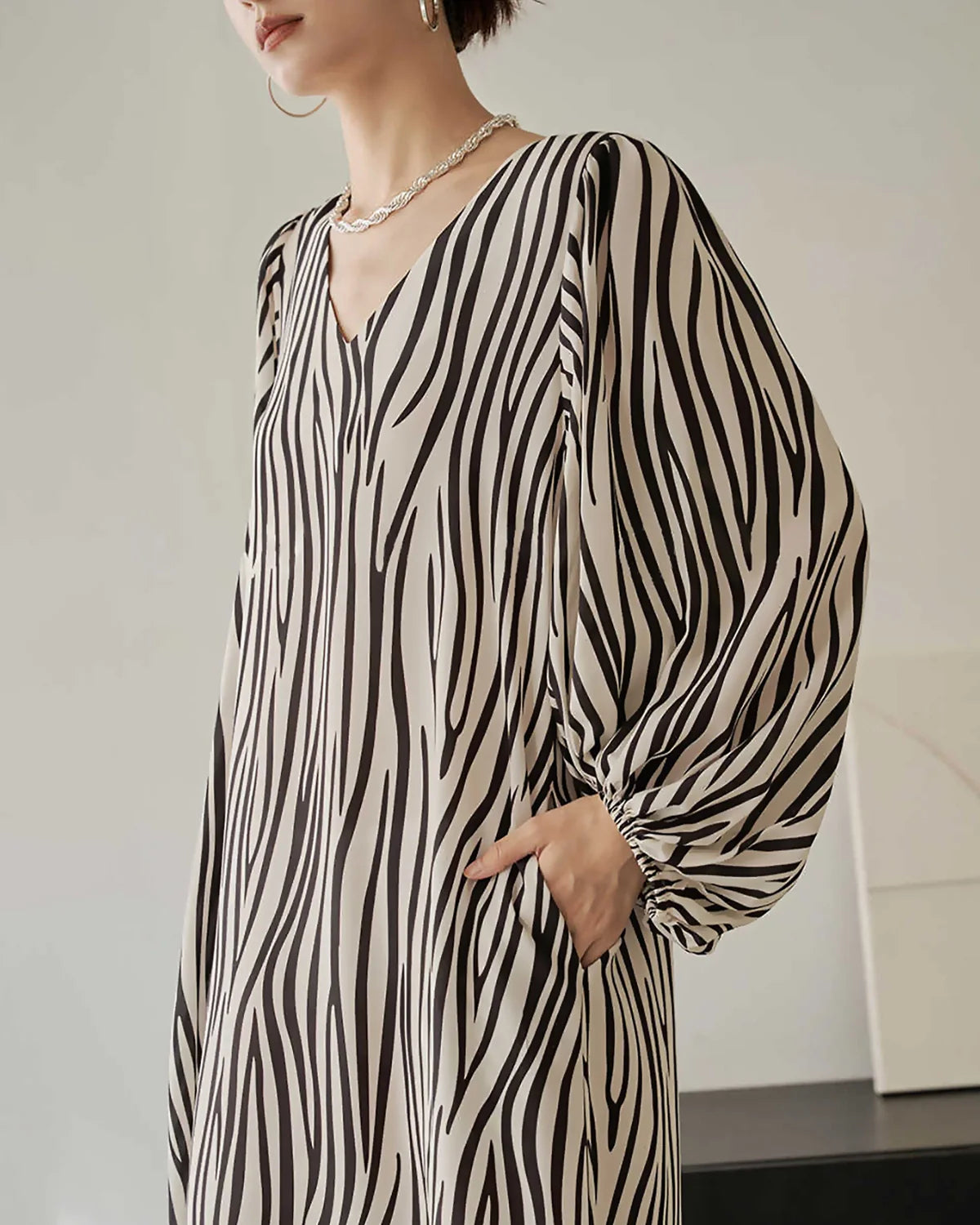 ゆったりゼブラ柄シルクドレス