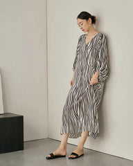 ゆったりゼブラ柄シルクドレス