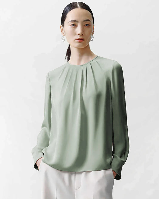 クルーネックプリーツシルクブラウス