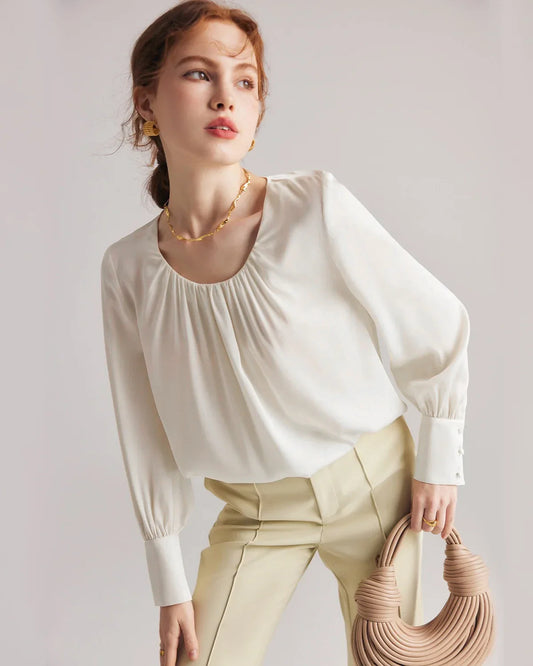 プリーツラウンドネックシルクブラウス