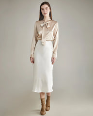 エレガントなシルクボウタイブラウス