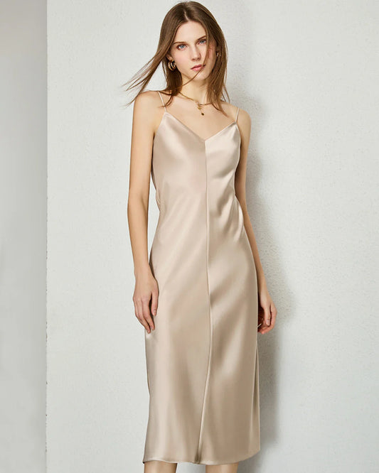 Vネックのシルクスリップミディ丈ドレス