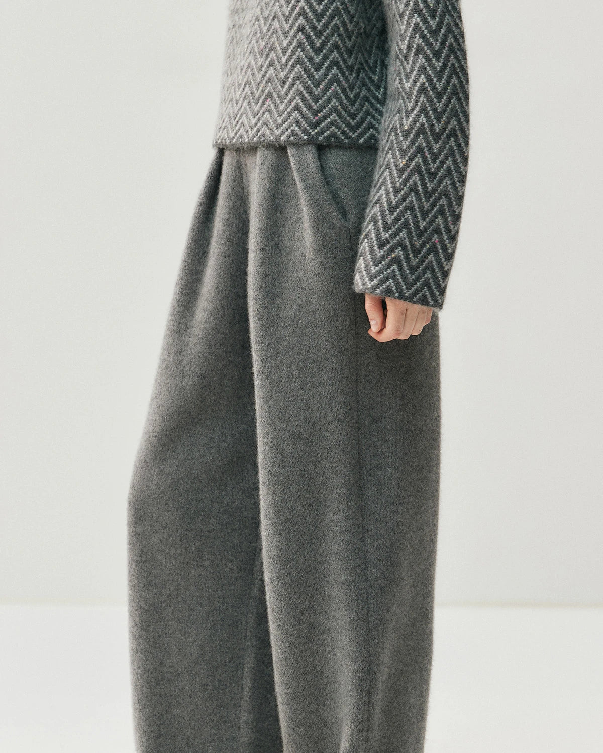 ギャザー入りストレートレッグ カシミヤウールパンツ