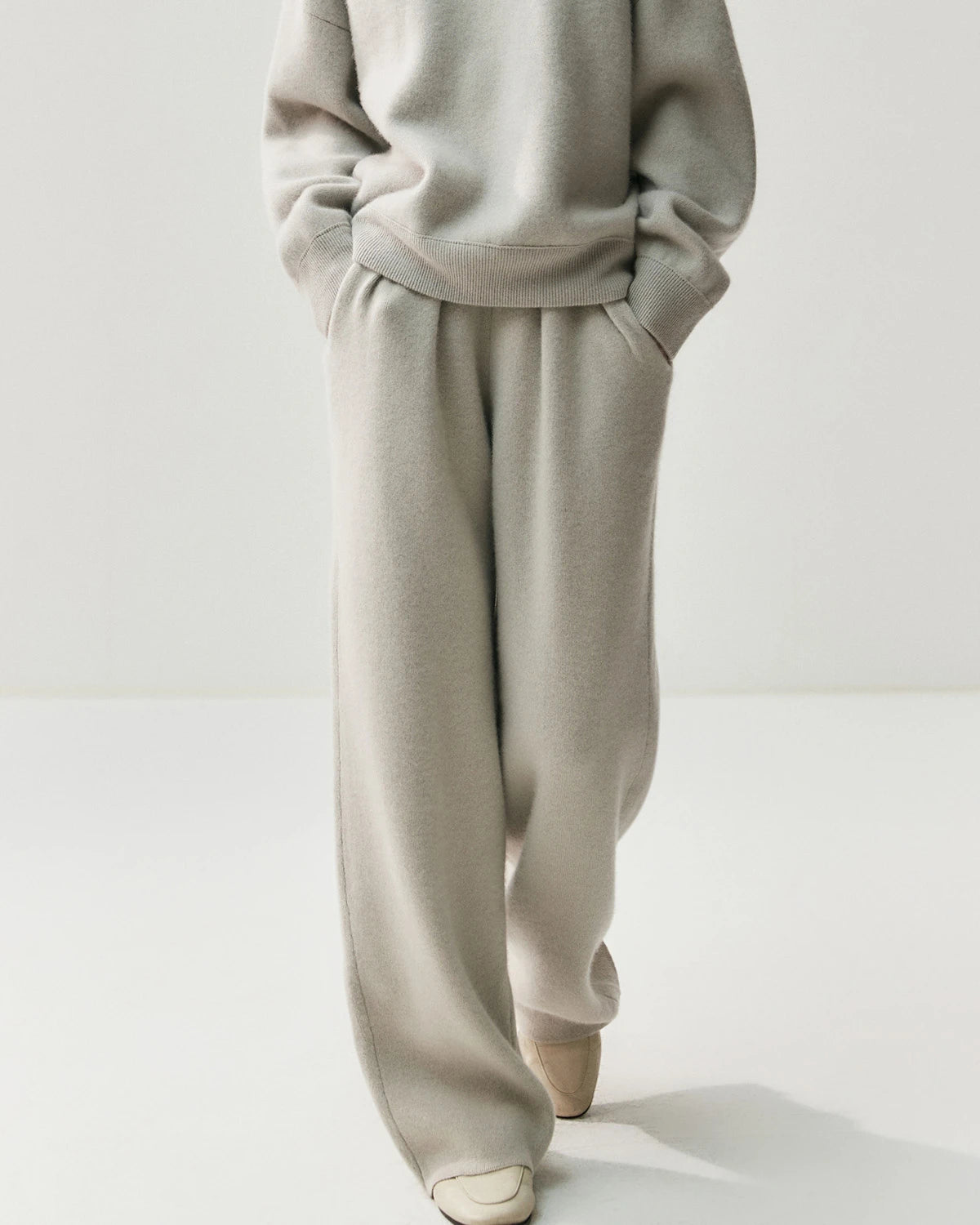 ギャザー入りストレートレッグ カシミヤウールパンツ