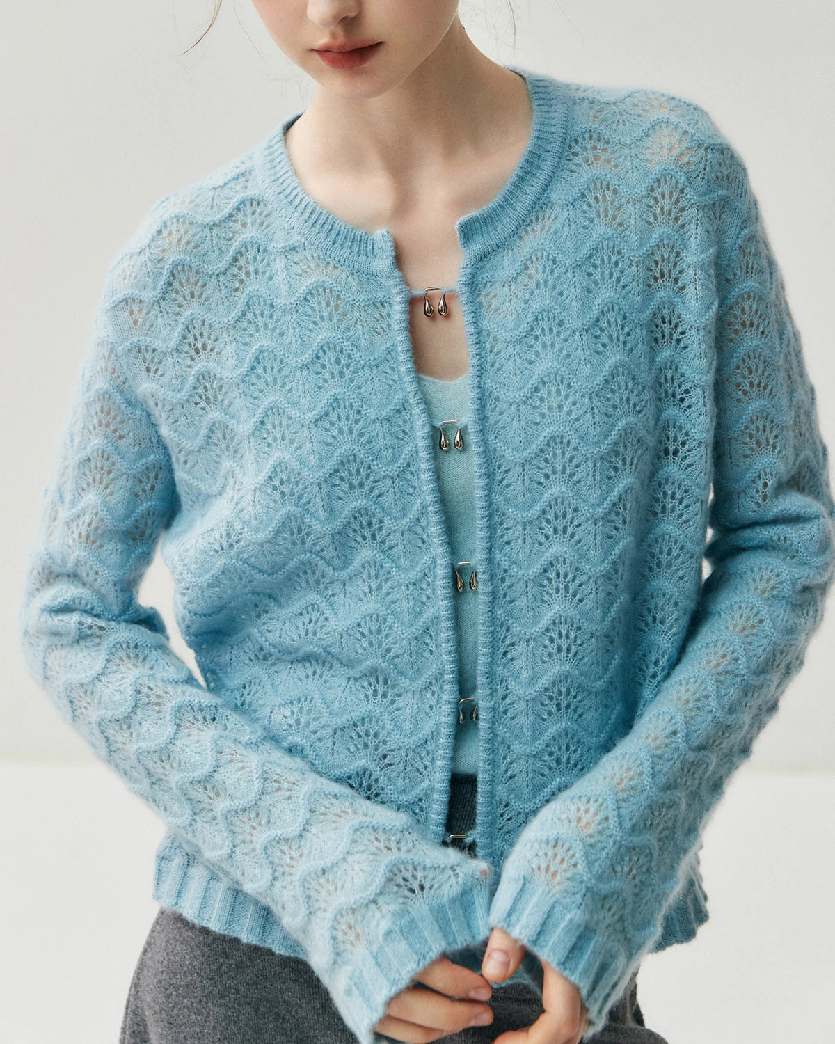 シルクカシミヤ カーディガン（金属ボタン付き）