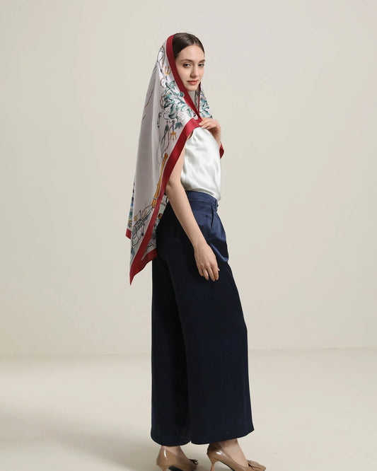 　ボート柄のエレガントなシルクスカーフ