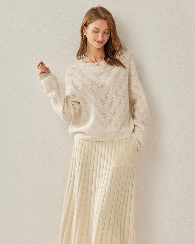 ゆったりシルエットのカシミヤシェブロン柄セーター