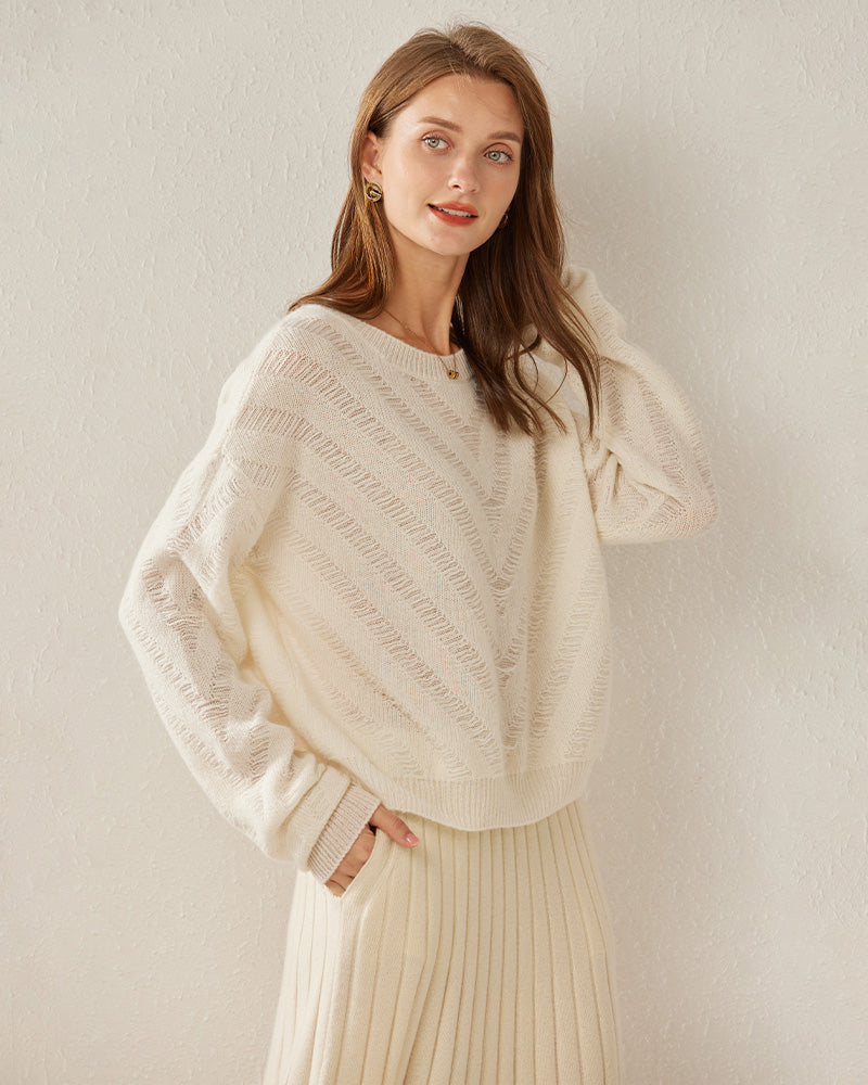 ゆったりシルエットのカシミヤシェブロン柄セーター