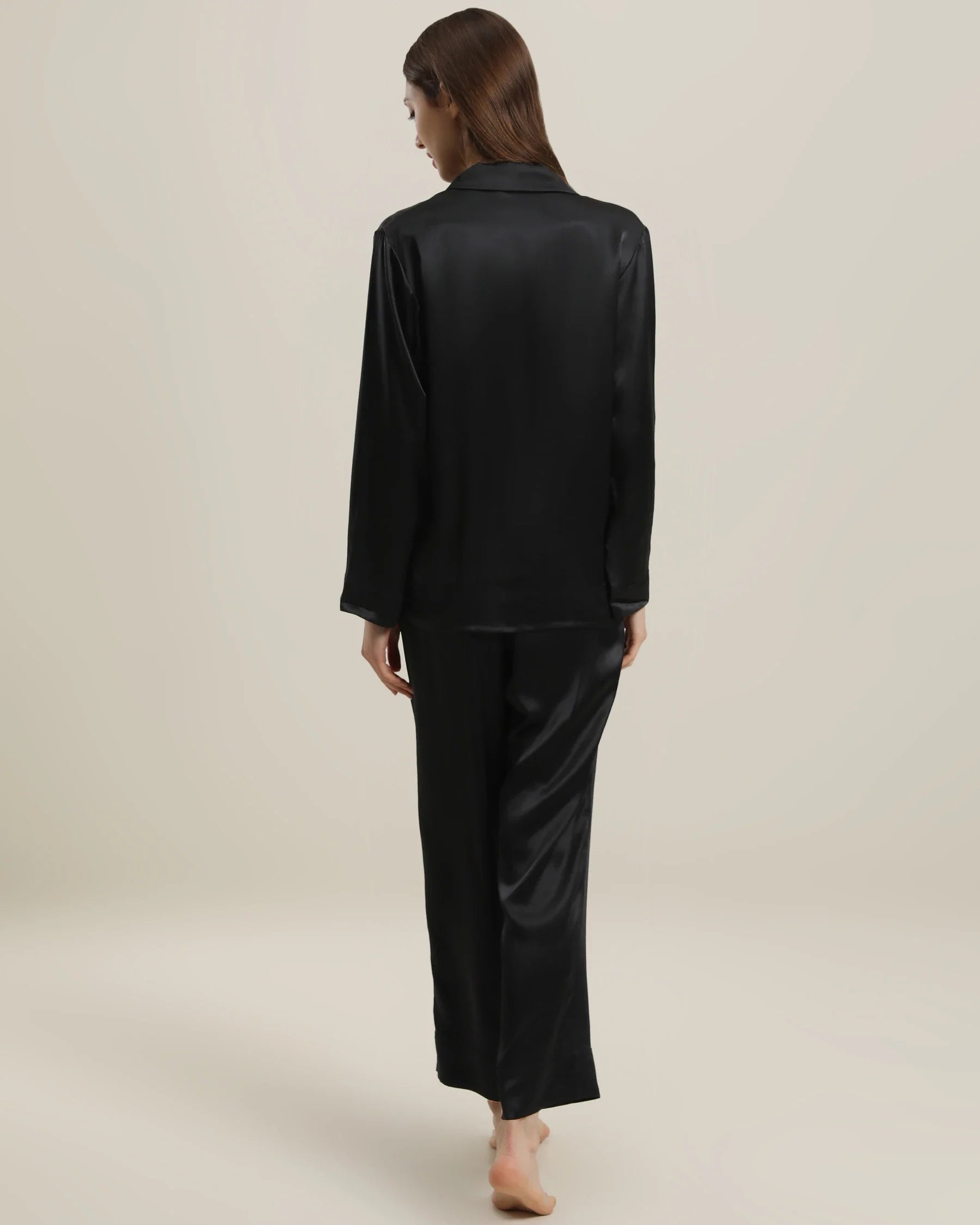 女性用シルクツーピースパジャマ