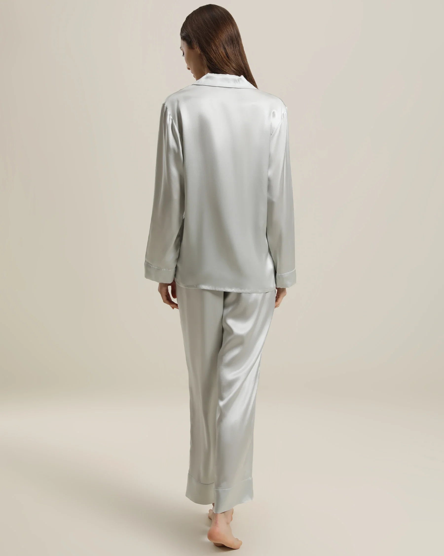 女性用シルクツーピースパジャマ