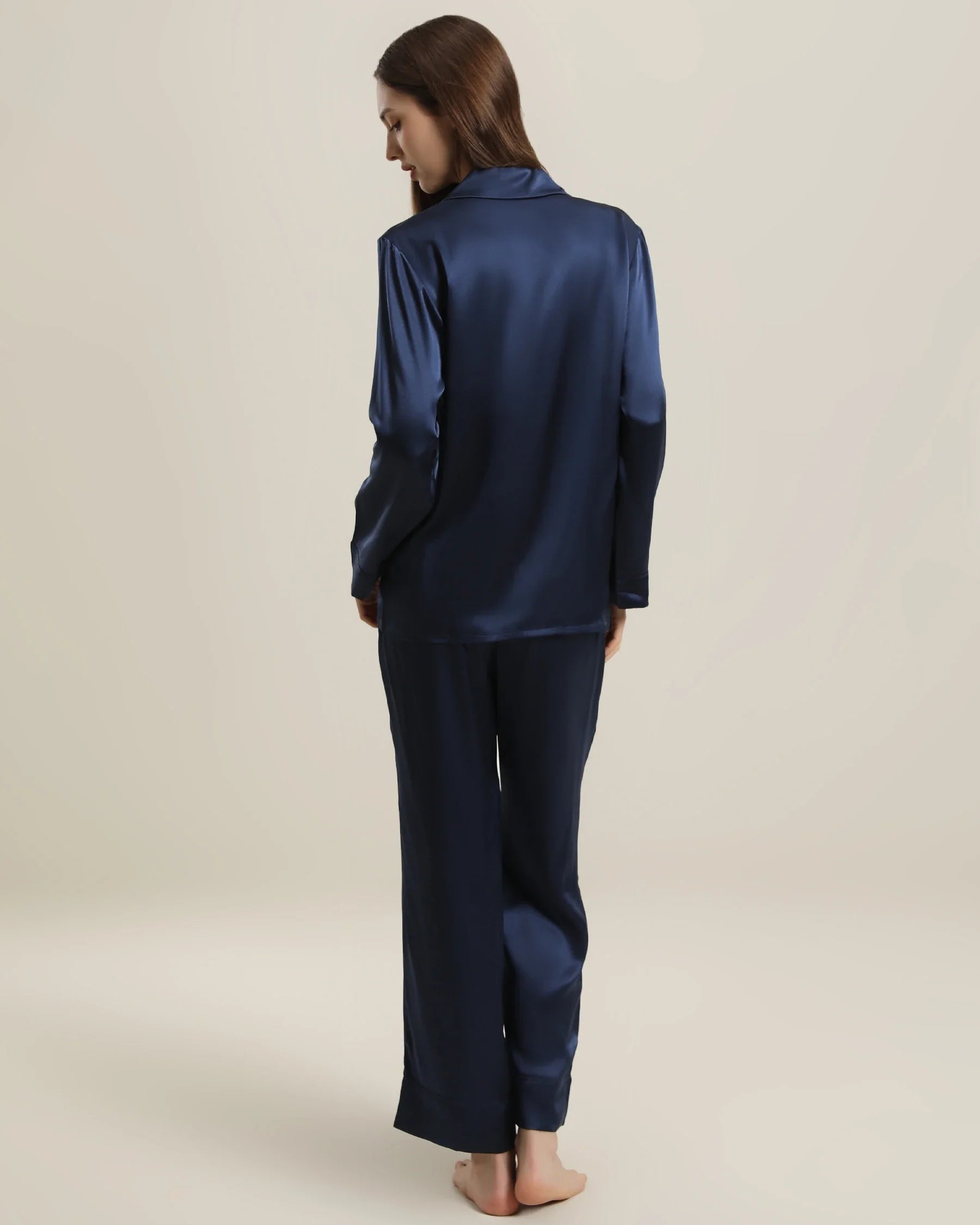 女性用シルクツーピースパジャマ