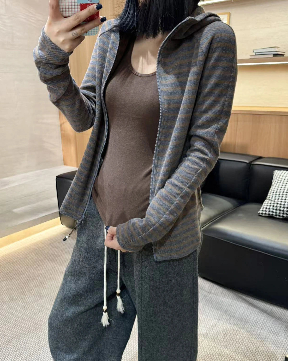 ウール素材のサーマルタンクトップ（内蔵ブラ付き）