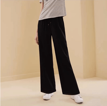 ワイドシルエットのシルクパジャマパンツ