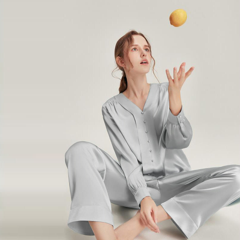 シルクVネックエレガントナイトウェア