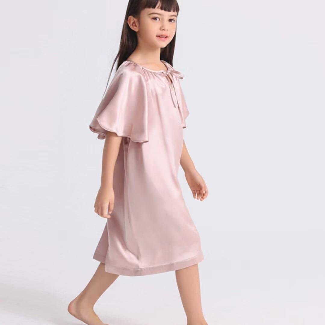 女の子用バットスリーブ（翼型袖）ナイトドレス