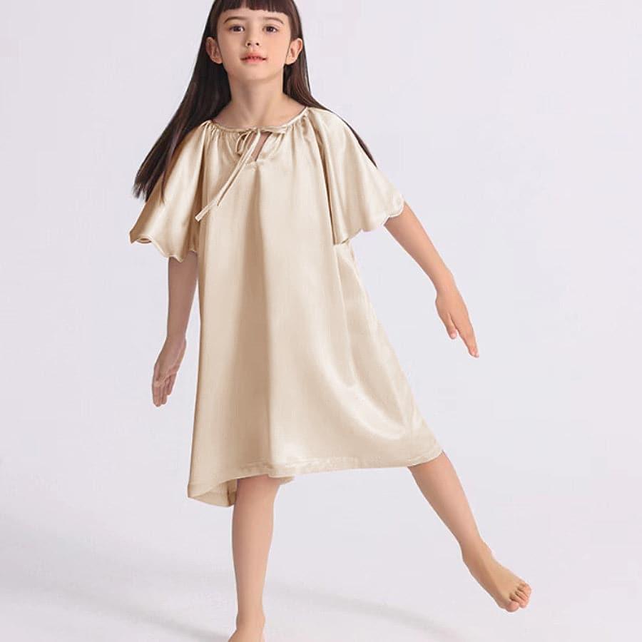 女の子用バットスリーブ（翼型袖）ナイトドレス